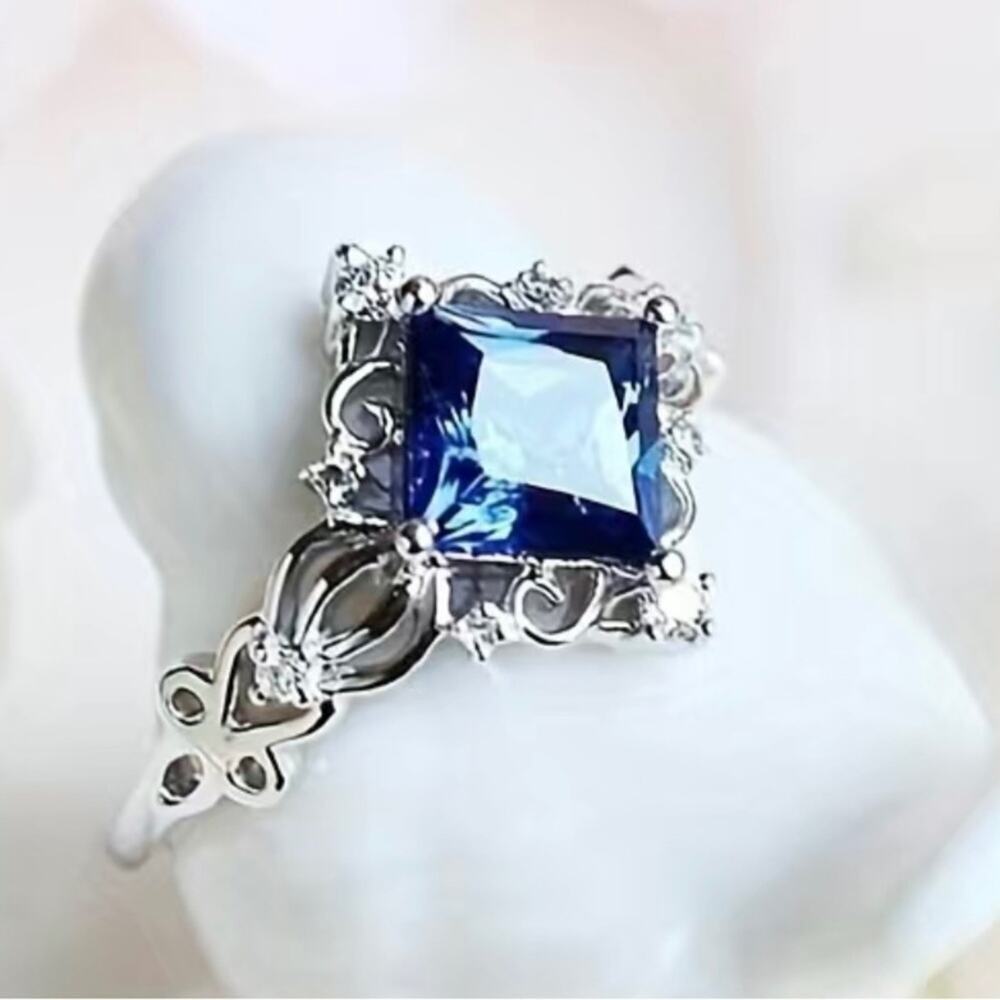Women’s Sapphire Blue Colored Stone Set in Delicate Silver Tone Ring Size 8 NEW
